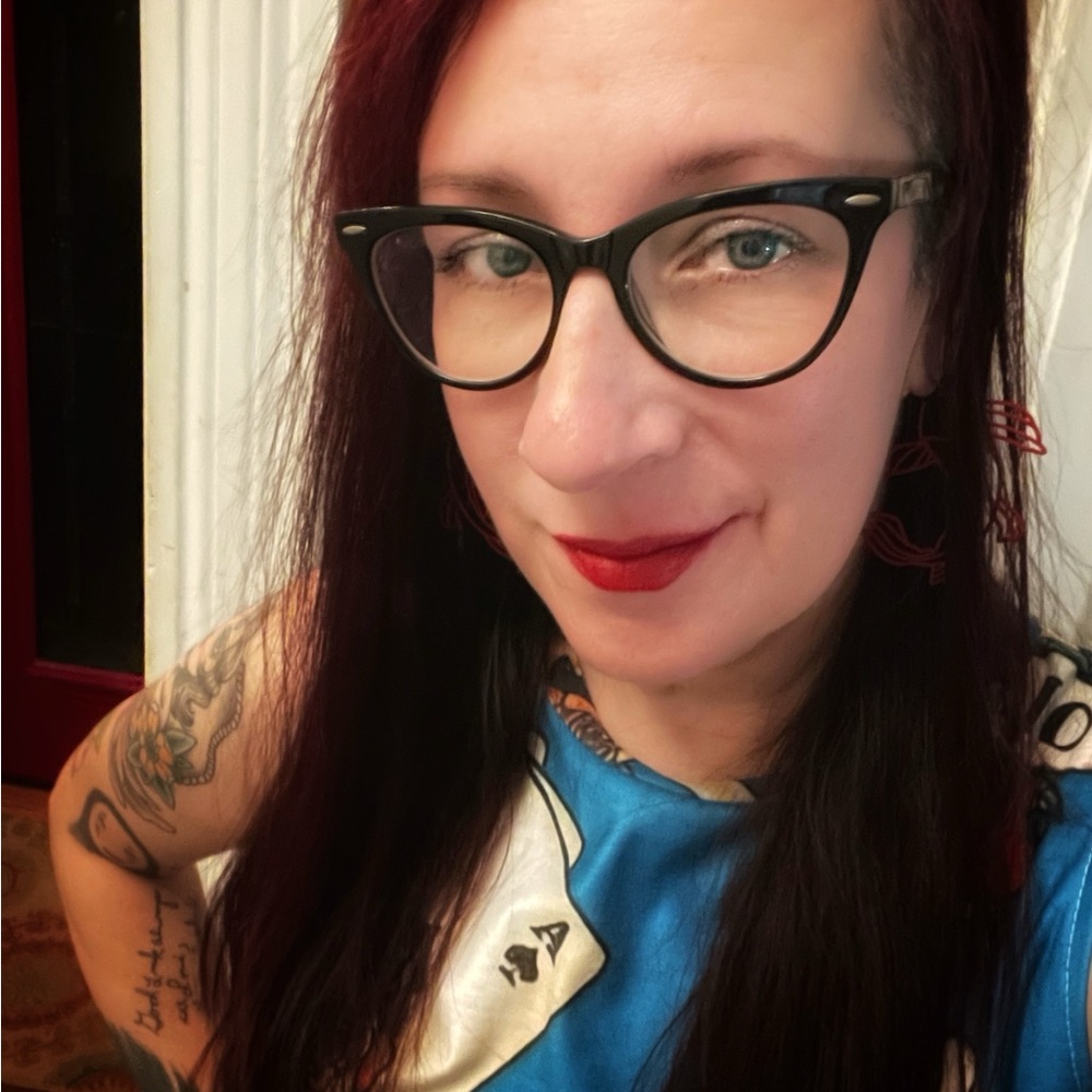 Artist and Mom - Meet your Punky Posher, Sass 💕